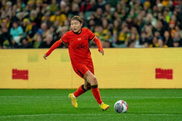 今天是海港一线队球员姜宇斐的生日，让我们祝他生日快乐！